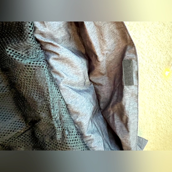 BNWT Mondetta Grey Hooded Adjustable Asymmetric Fitted Wind Rain Coat - Picture 4 of 9